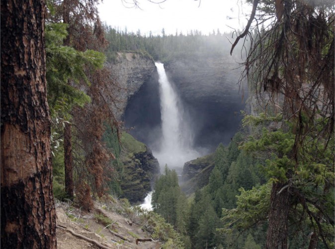 032_Kanada_Helmkenfall_Schoene-Aussichten-Touristik_Canada Dream Tours